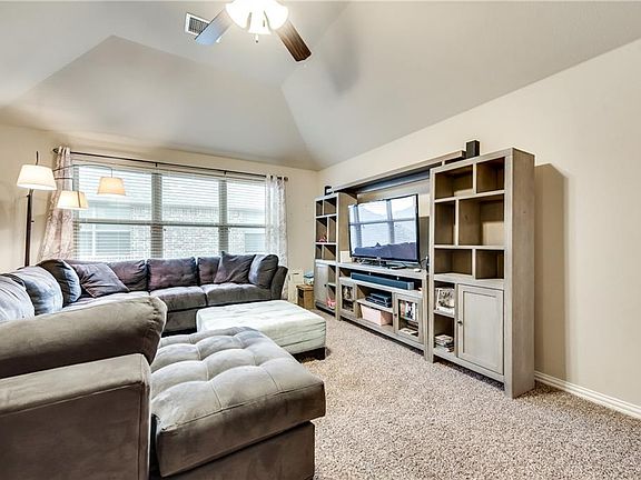 3rd image of 606 Deverson Dr