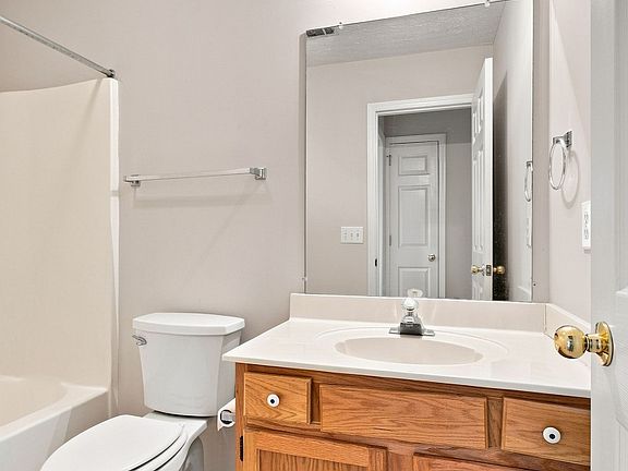 5th image of 1204 Springwood Dr