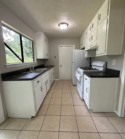 427 Chanterelle Dr — Photo 2