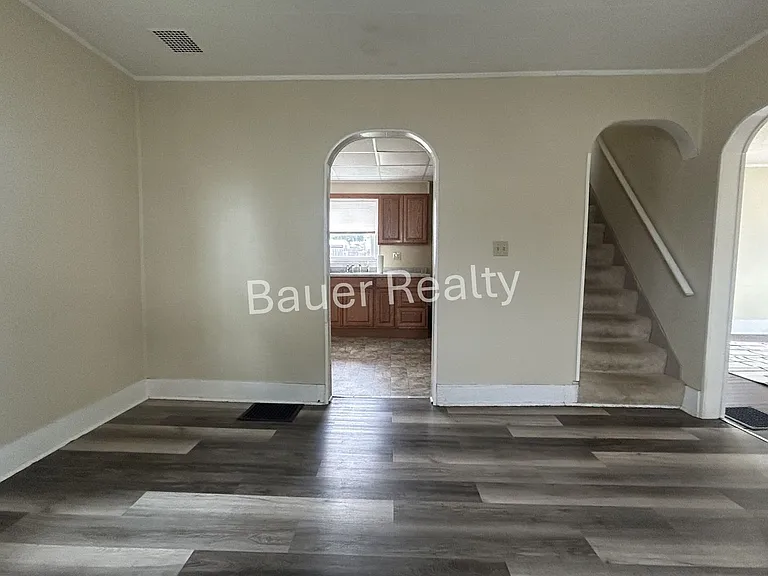 229 Ohio St — Photo 12