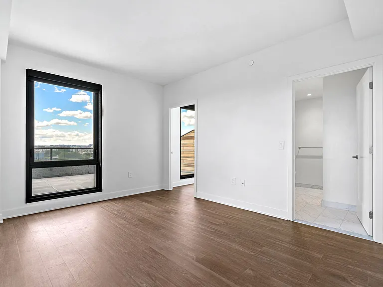 1000 South Capitol — Photo 102