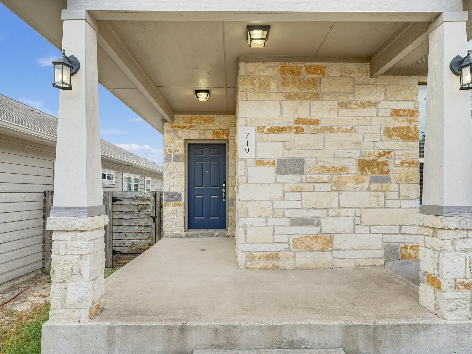 3 bed, 2.0 bath, 1384 sqft, $1,945 — Photo 2