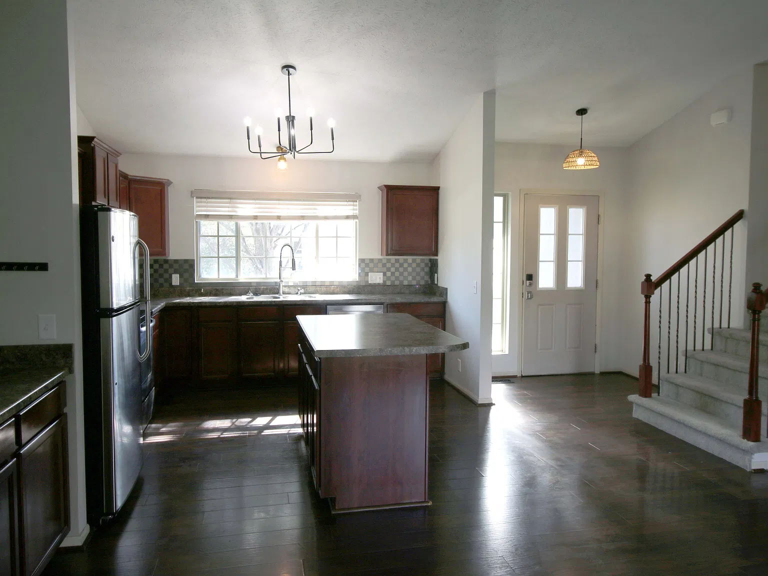 4 bed, 1783 sqft, $2,400 — Photo 4