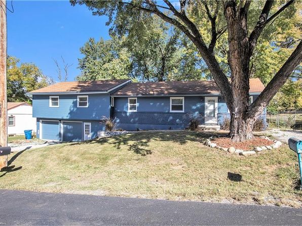 2020 NW 50th St, Northmoor, MO 64151