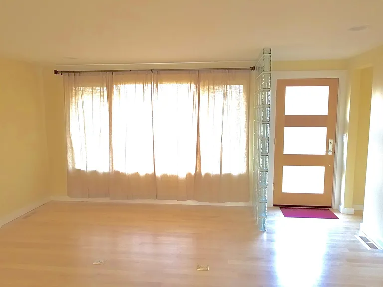 81 N Mountain Ave — Photo 4