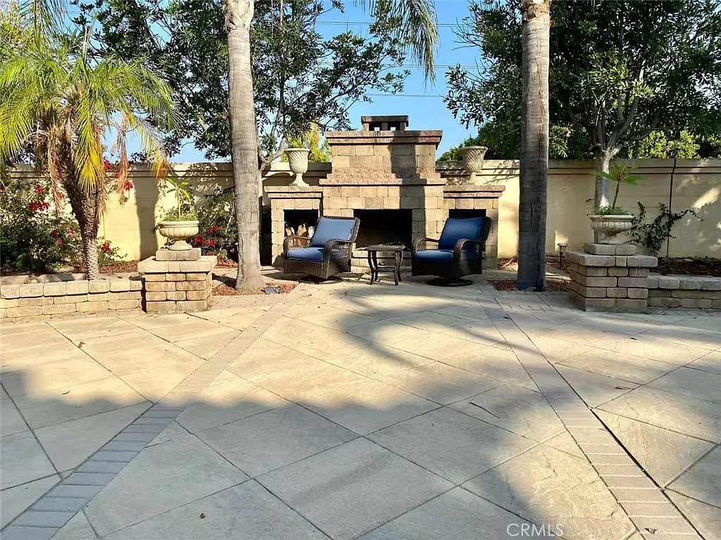 6 bed, 3200 sqft, $7,500 — Photo 2