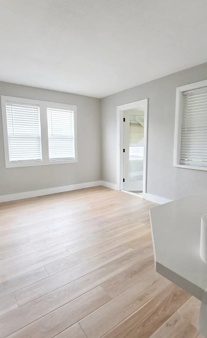 2 bed, 700 sqft, $2,500 — Photo 2
