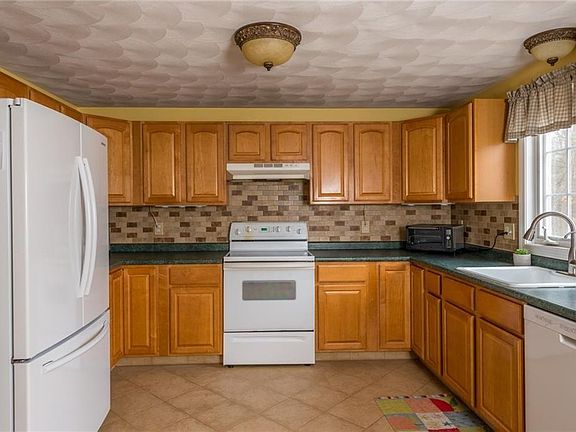 2nd image of 75 Finn Rd