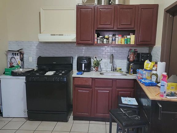 3rd image of 567 Ashford Street