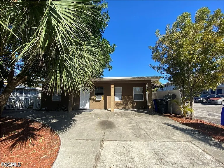 1935 Ricardo Ave — Photo 2
