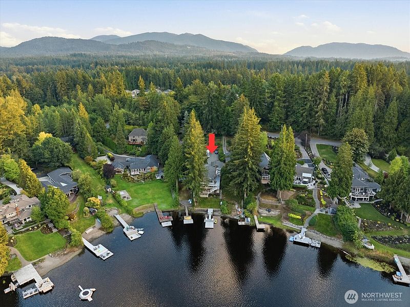 4th image of 2053 E Beaver Lake Drive SE
