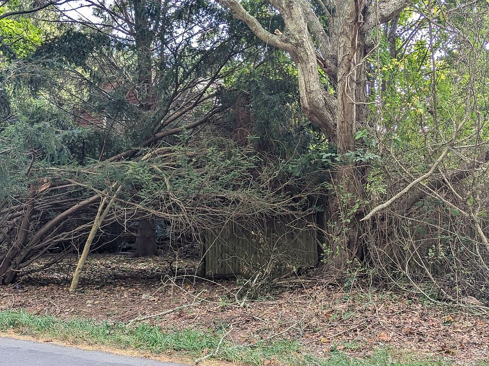 2nd image of 366 Point Rd