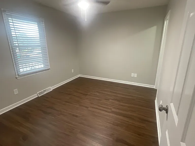 460 Grace St — Photo 4