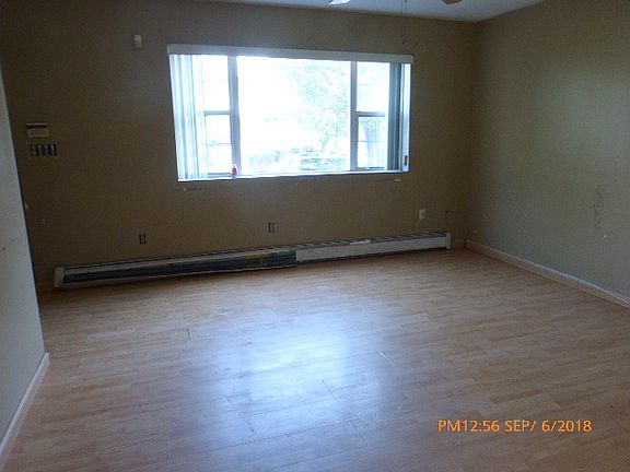 5th image of 215 Swalm St