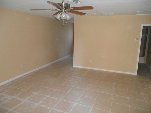 5th image of 582 Thomas Ave