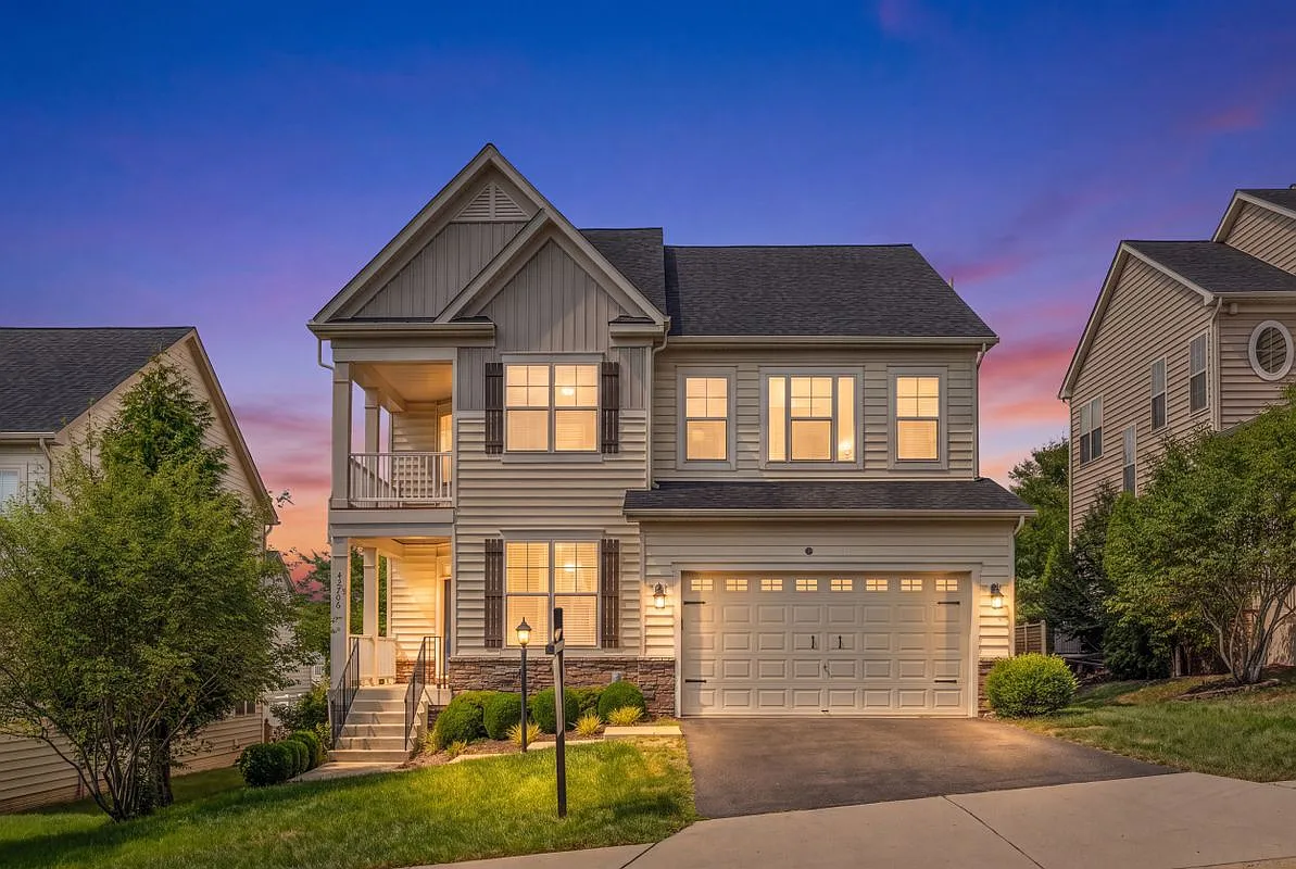5 bed, 4.5 bath, 4165 sqft, $4,900 — Photo 1