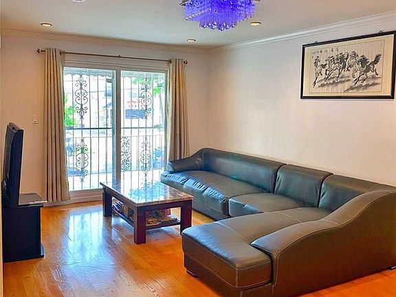 5th image of 14719 Sanford Ave
