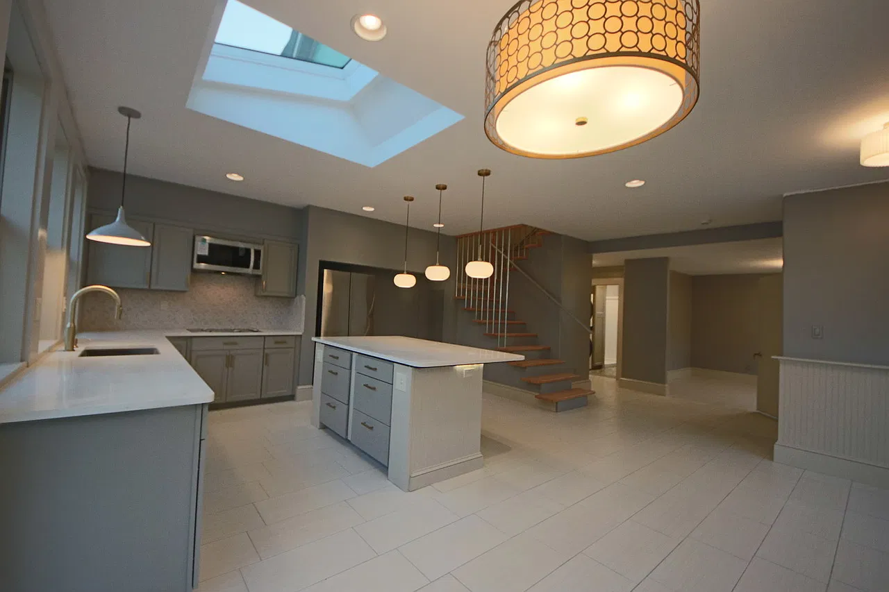 2 bed, 1280 sqft, $1,995 — Photo 4