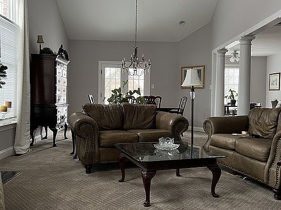 3rd image of 404 Vineyard Ln