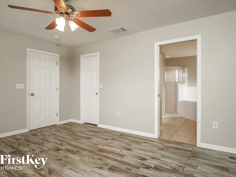 835 Summer Glen Dr — Photo 9