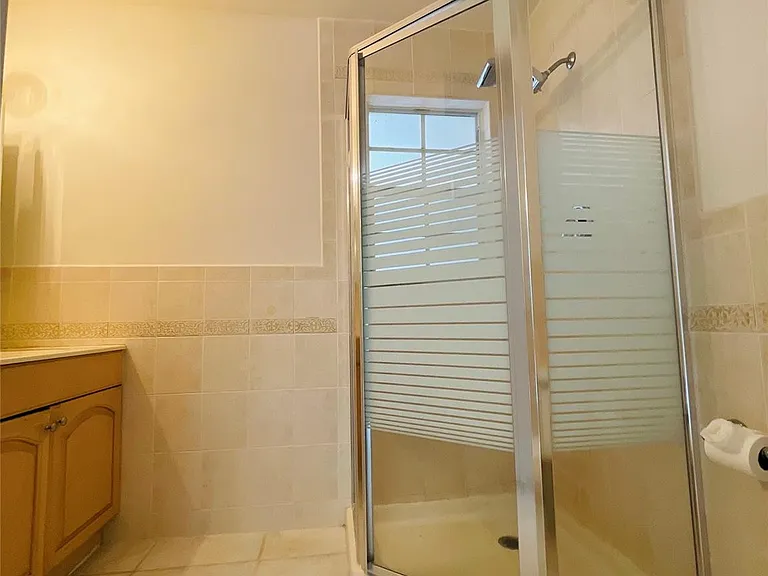 2605 Bay Dr — Photo 17
