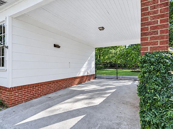 4th image of 237 Barnard Ave SE