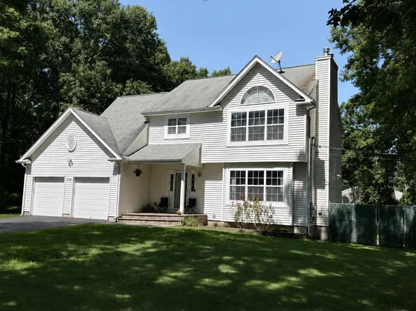 109 Crestwood Drive, Shirley, NY 11967