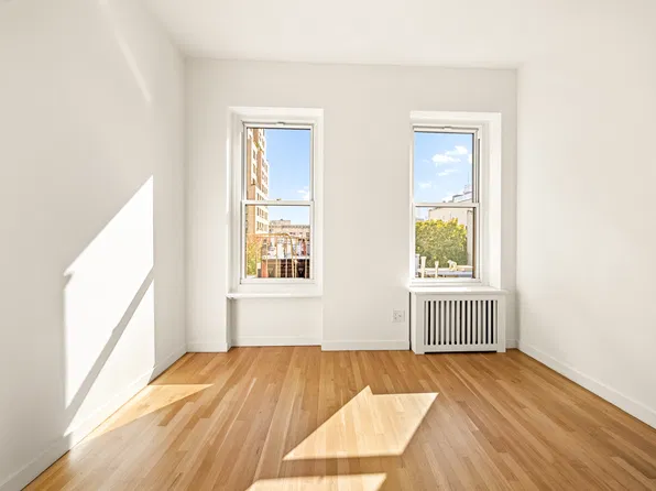 225 West 10th Street image 1 of 8