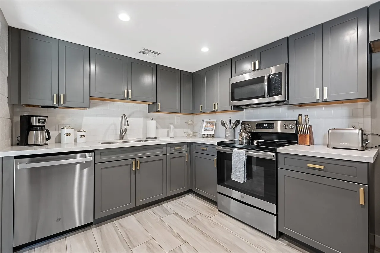 2 bed, 1135 sqft, $3,400 — Photo 4