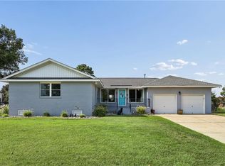 6 Lakeview Dr, Poquoson, VA 23662