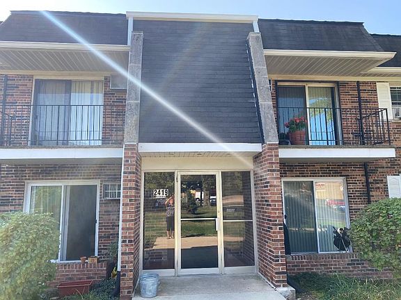 2nd image of 2419 Ogden Ave APT 8