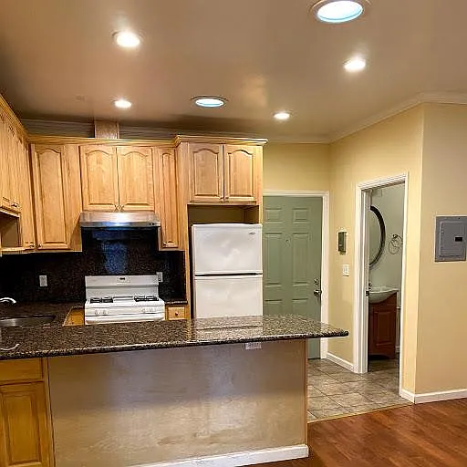 1517 Macarthur Blvd #11