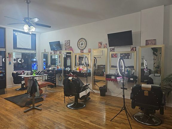 4th image of 4117 W Lawrence Ave