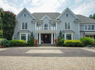 270 Foxhunt Cres, Syosset, NY 11791