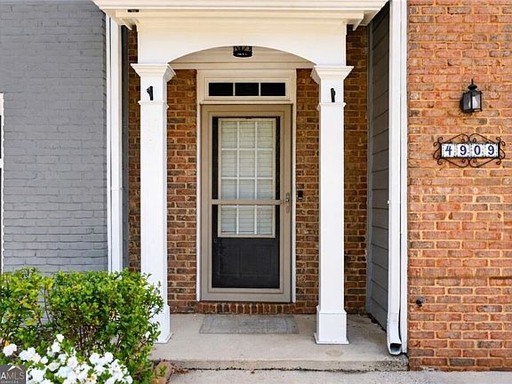 4th image of 4909 Sherwood Way