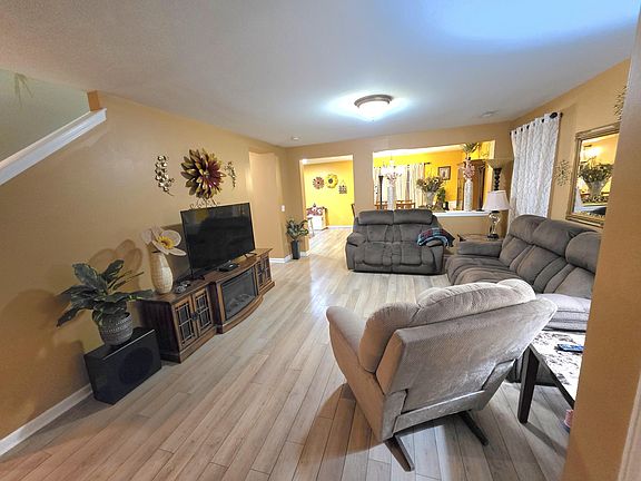 3rd image of 8896 Arbor Glen Dr