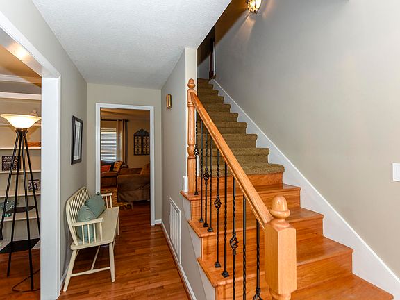 3rd image of 3510 Hirst Cir