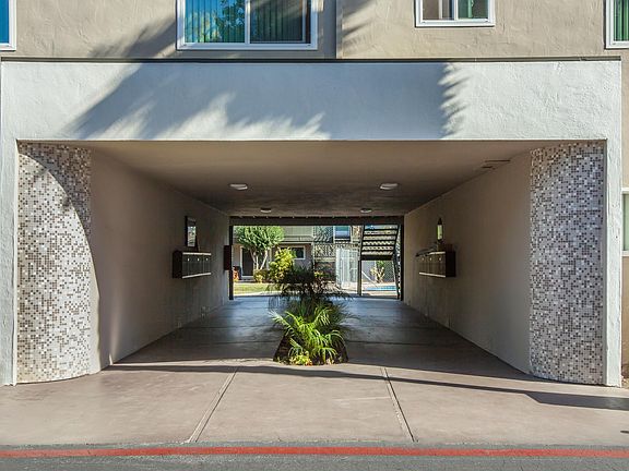 5th image of 2727 Midtown Ct #7