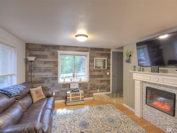 5th image of 22539 Bluewater Dr SE