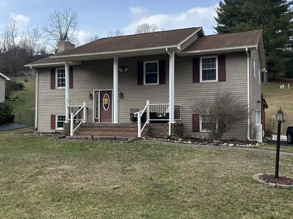 228 Terry Dr, Richlands, VA 24641