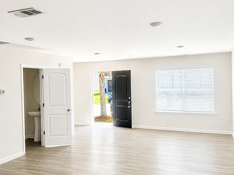 12 Saint Augustine Way — Photo 6