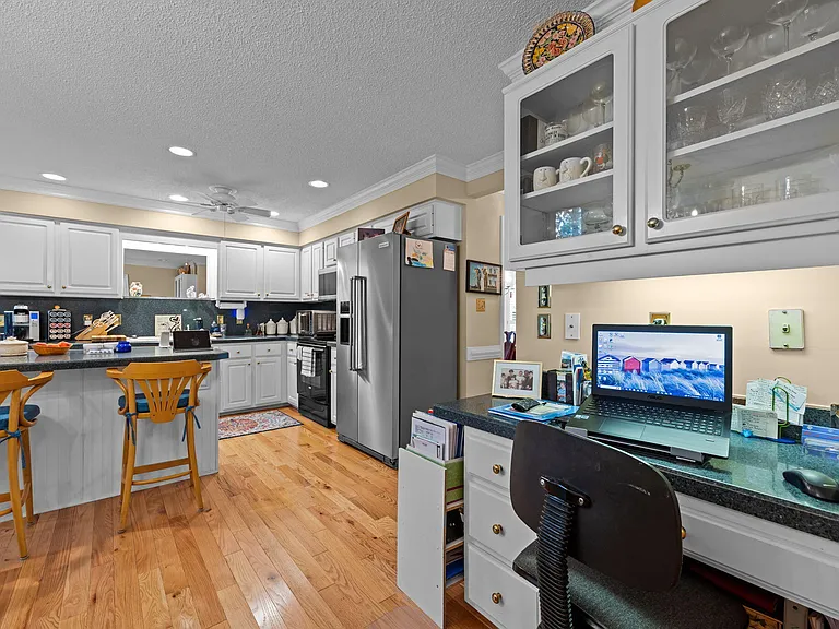 8516 Wheeling Dr — Photo 25
