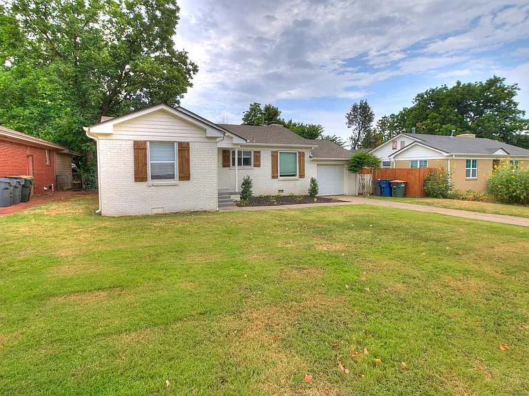1414 Oxford Way — Photo 3