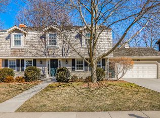 608 Paddock Ln, Libertyville, IL 60048