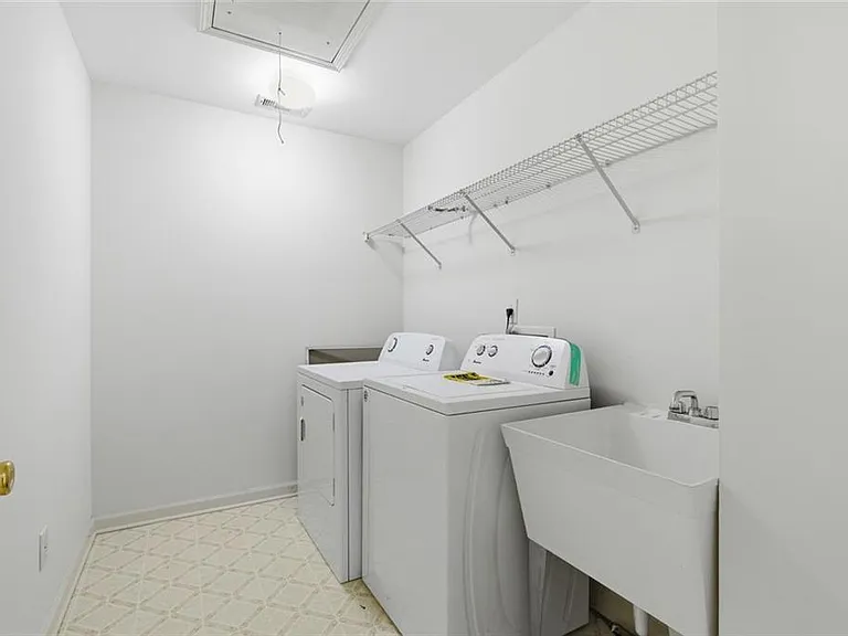 1702 Clay Brooke Ct SE — Photo 16