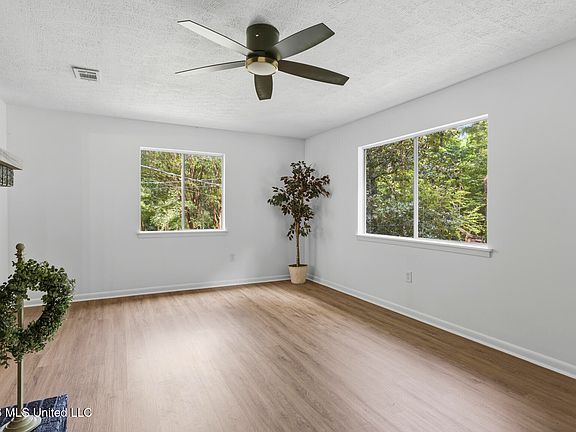 5th image of 106 Pine Ridge Rd