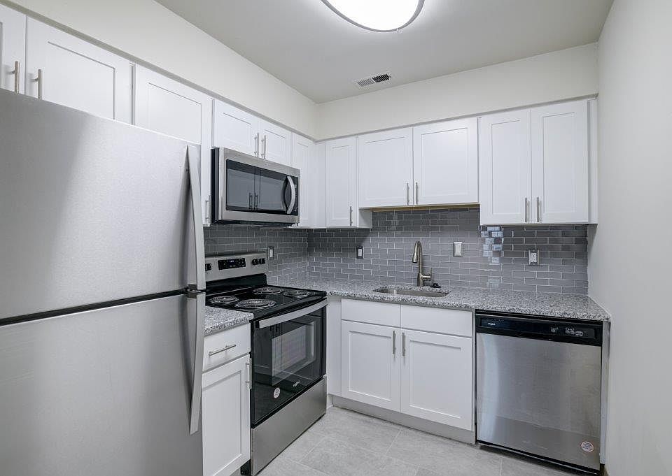 1st image of 1801 Broadacres Dr #209