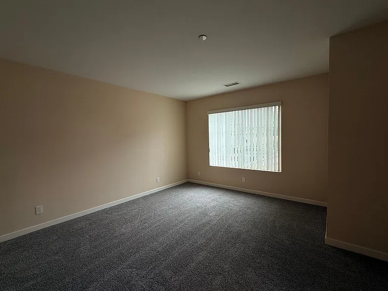 242 S Redwood Ave — Photo 5