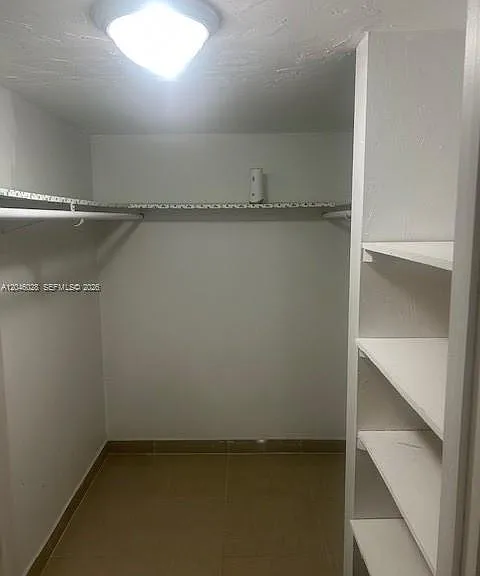 10395 N Kendall Dr #V4 — Photo 11