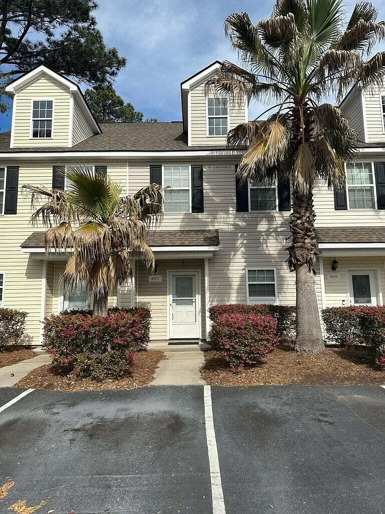 2 bed, 2.5 bath, 1520 sqft, $1,895 — Photo 1